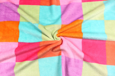 Wellness Fleece mit bunten Quadraten 
