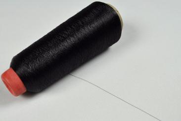 Nähgarn Overlock - Metallic-Look - 2700 Meter - Schwarz 