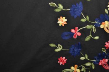 Baumwolle mit Bordüre - Trachtenblumen - Schwarz 