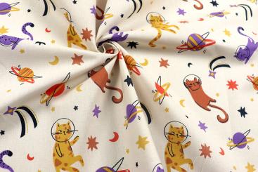Baumwollstoff mit Weltall-Katzen 