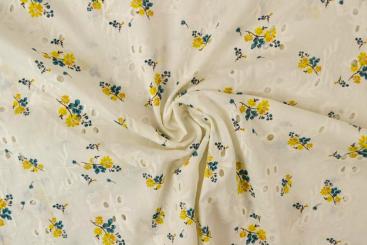Bestickter Baumwollstoff mit feinen Blumen 