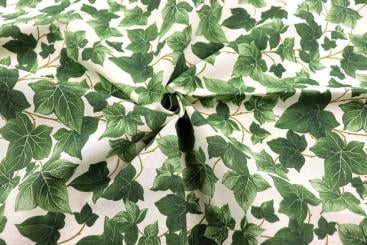 Dekostoff mit Efeublättern 