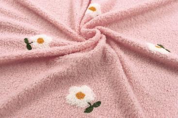 Bestickter Teddy-Stoff mit Blumen 