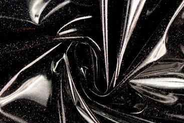 Lackstoff mit schwarzem Glitzer 