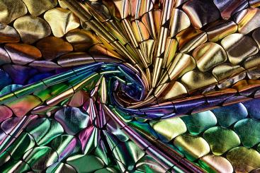 Hologramm Tanzkleiderstoff mit Regenbogen Schuppen 