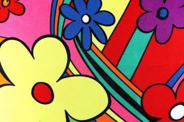 Satin-Stoff mit bunten Flower Power Motiv 