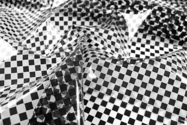 Transparenter Folienstoff mit Karo-Muster 
