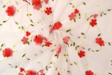 Mesh mit Blumen-Stickerei 