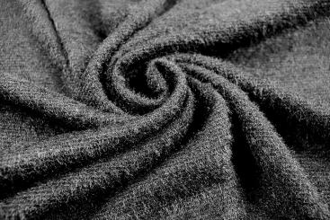 Flauschiger Strickstoff in Schwarz 