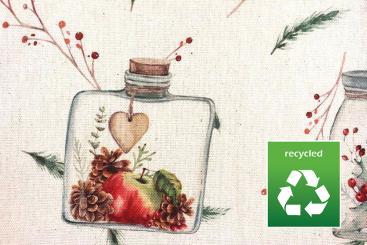 Recycelter Dekostoff mit weihnachtlichen Gläsern 