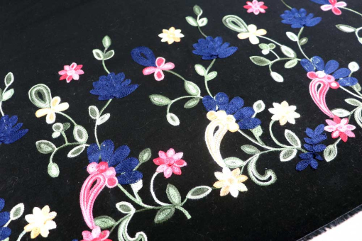 Baumwolle mit Bordüre - Trachtenblumen - Schwarz 