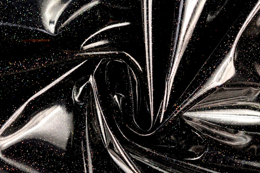 Lackstoff mit schwarzem Glitzer 