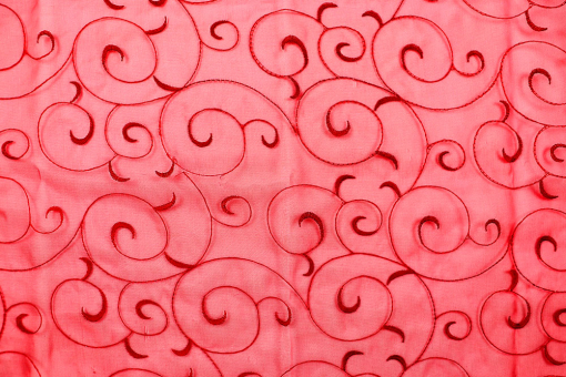 Organza-Stoff mit Ranke bestickt Rot