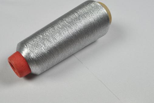 Nähgarn Overlock - Metallic-Look - 2700 Meter - Silber 