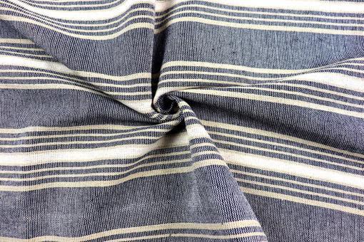 Baumwollstoff mit dunkelen Webstreifen 