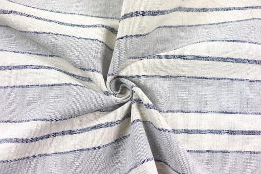 Baumwollstoff mit hellen Webstreifen 