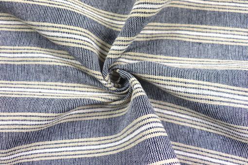 Baumwollstoff mit feinen Webstreifen 