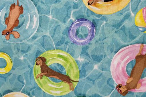 Dekostoff Deluxe - Dackel im Pool 
