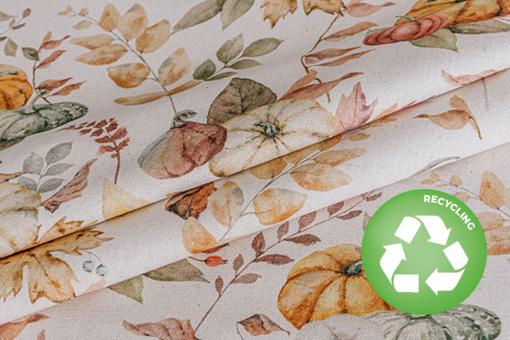 Recycelter Dekostoff mit Kürbissen 