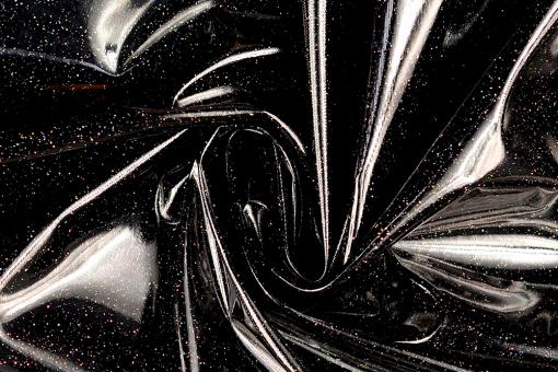 Lackstoff mit schwarzem Glitzer 