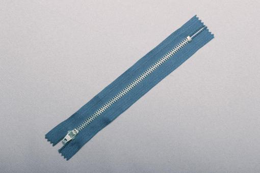 Metall-Reißverschluss mit Automatiksperre - silber - 18 cm Jeans gewaschen