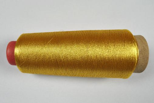 Nähgarn Overlock - Metallic-Look - 2700 Meter - Gold 