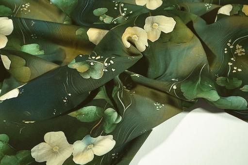 Viskosestoff mit nostalgischen Blüten 