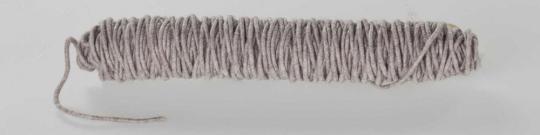 Wollkordel gefilzt 5 mm stark - Jutekern - 55 m-Rolle Silber