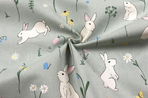 Dekostoff mit Hasen in der Wiese 