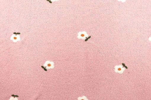 Bestickter Teddy-Stoff mit Blumen 