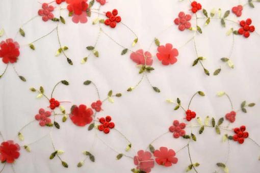 Mesh mit Blumen-Stickerei 