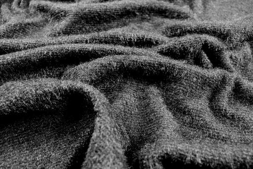 Flauschiger Strickstoff in Schwarz 