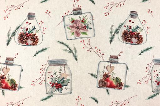 Recycelter Dekostoff mit weihnachtlichen Gläsern 