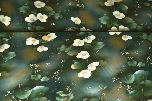Viskosestoff mit nostalgischen Blüten 