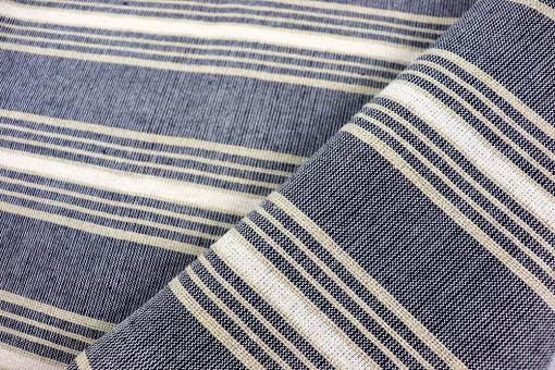 Baumwollstoff mit dunkelen Webstreifen 