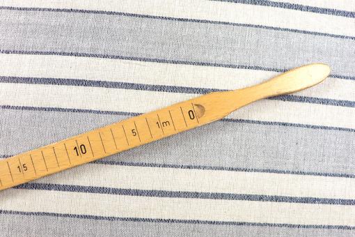 Baumwollstoff mit hellen Webstreifen 