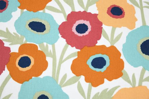 Baumwollstoff mit sommerlichen Blüten 