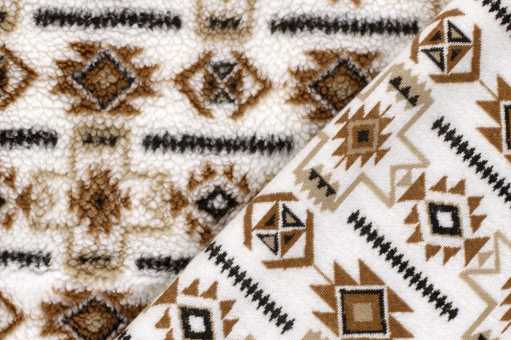 Fleece Sherpa mit geometrischen Muster 