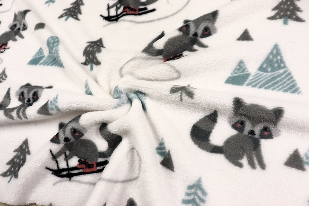 Wellness Fleece mit winterlichen Waschbär 